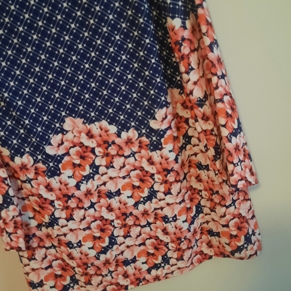 Flower dress - Picture 2 of 2